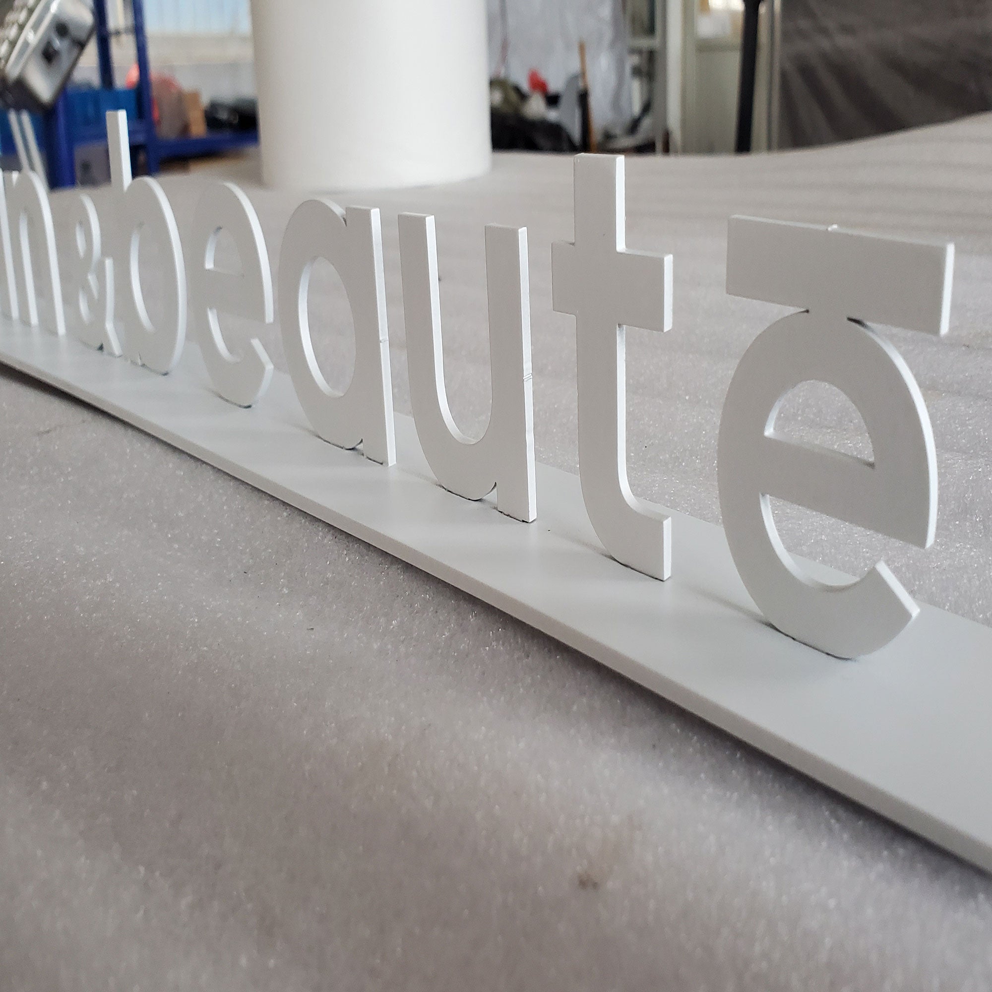 Desk Top Sign Free Standing Table Sign Metal Solid Cut Advertising Letter Signs for Indoor