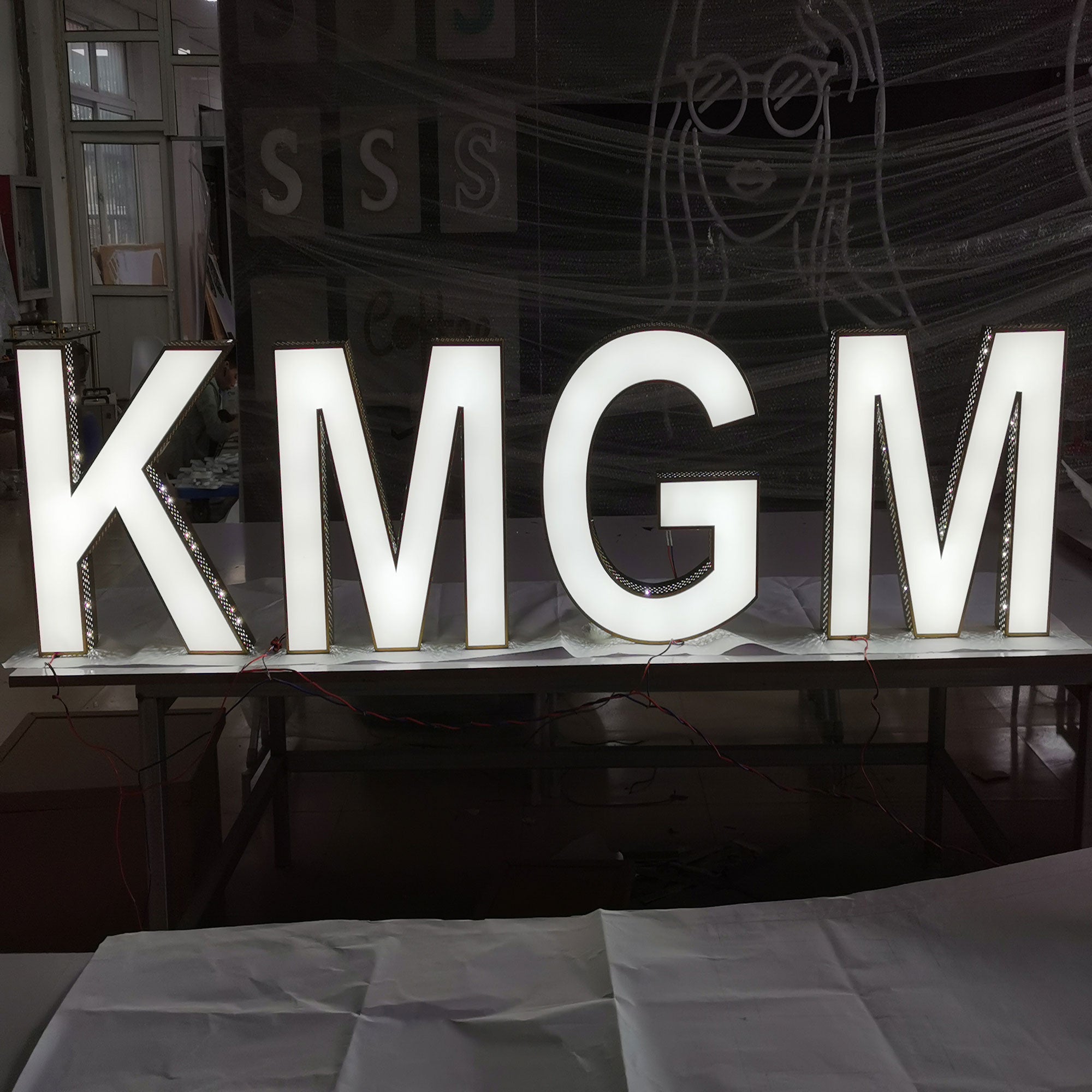 Waterproof Business Custom Punching Holes Led Channel Letters Front-lit LED Advertising Face Illuminated Channel Letter Sign